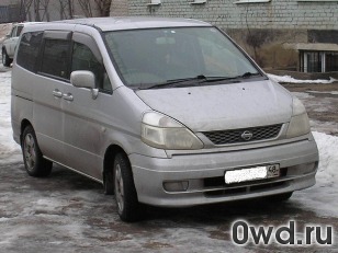 Битый автомобиль Nissan Serena