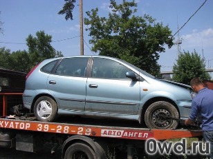 Битый автомобиль Nissan Almera Tino