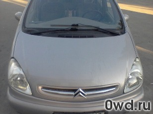 Битый автомобиль Citroen Xsara Picasso