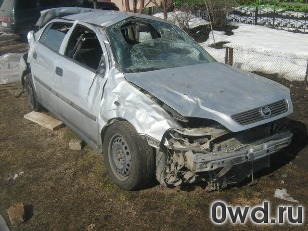 Битый автомобиль Opel Astra