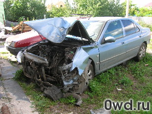 Битый автомобиль Peugeot 406